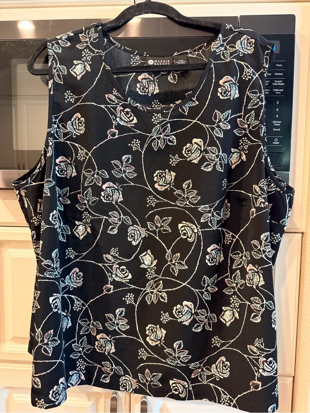 Maggie Barnes Black Sleeveless Floral Print Top